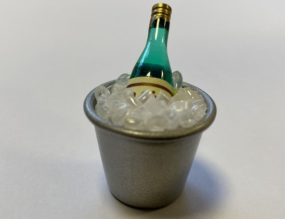Miniatur Wichteltür Sektkühler mit Flasche, ca. 3cm