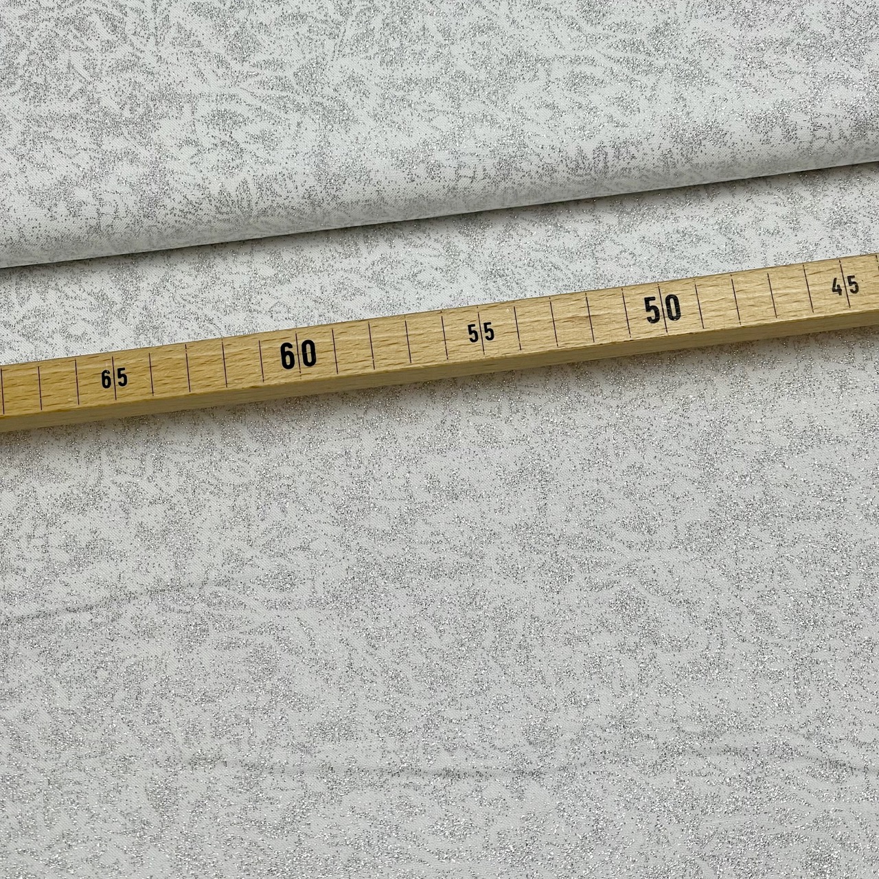 Patchwork Baumwollstoff Glitzer weiß/silber - Meterware (10cm)