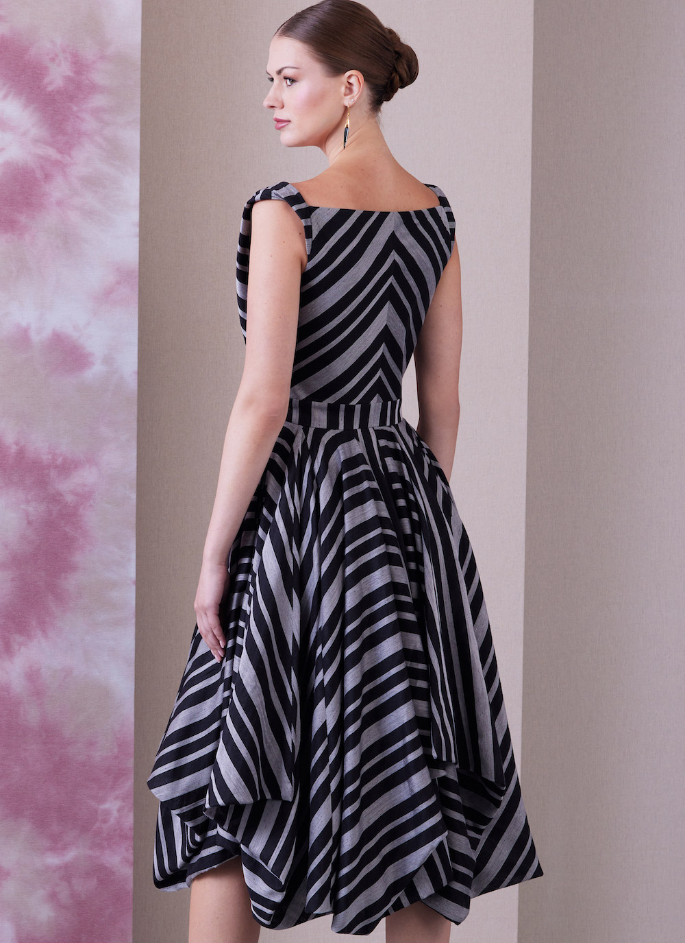 Vogue® Patterns Papierschnittmuster Kleid V1935