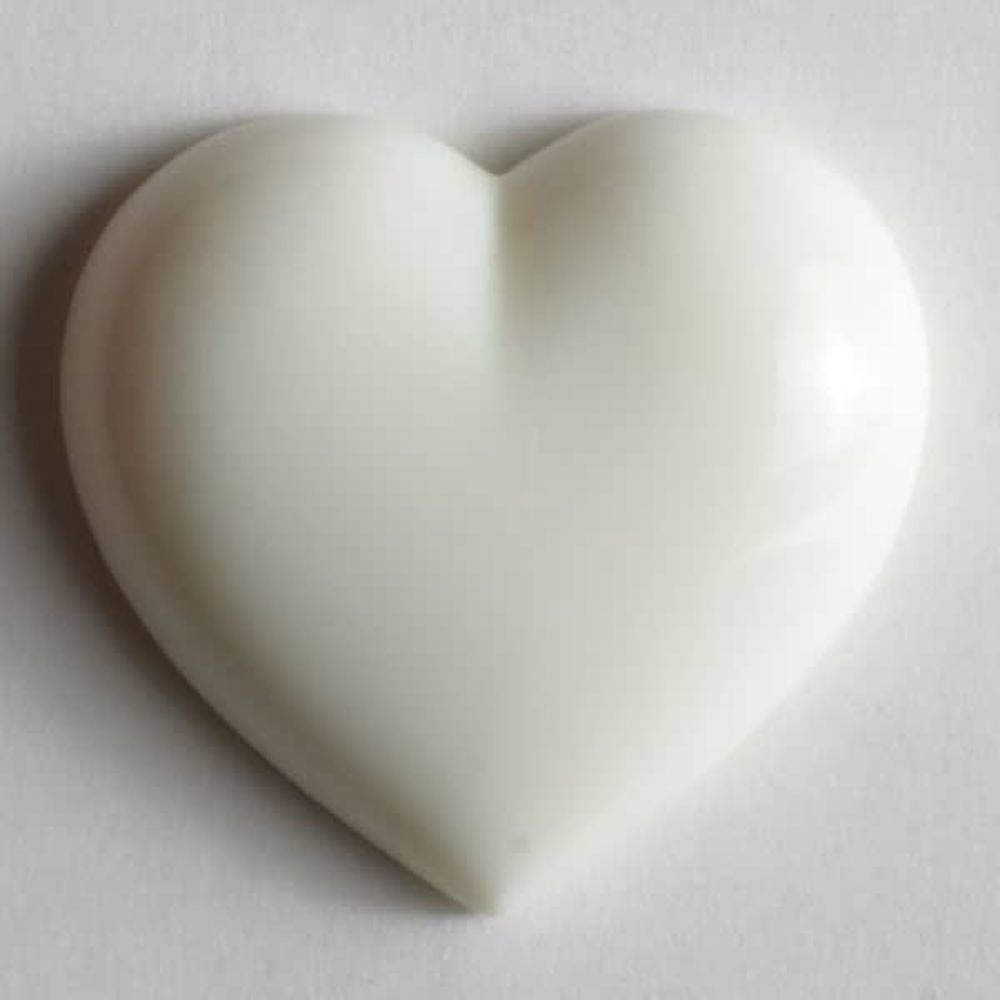 Kunststoffknopf in Form eines Herzes mit Öse