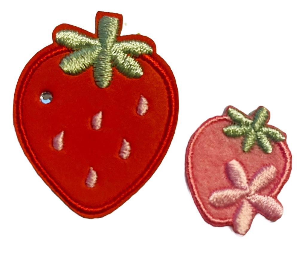 Applikation - aufbügelbar, 2 Erdbeeren mit Straß 2x2,5 / 3,3x4 cm